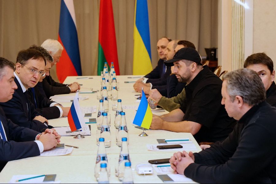 Ukraine and Russia hold peace talks in Belarus