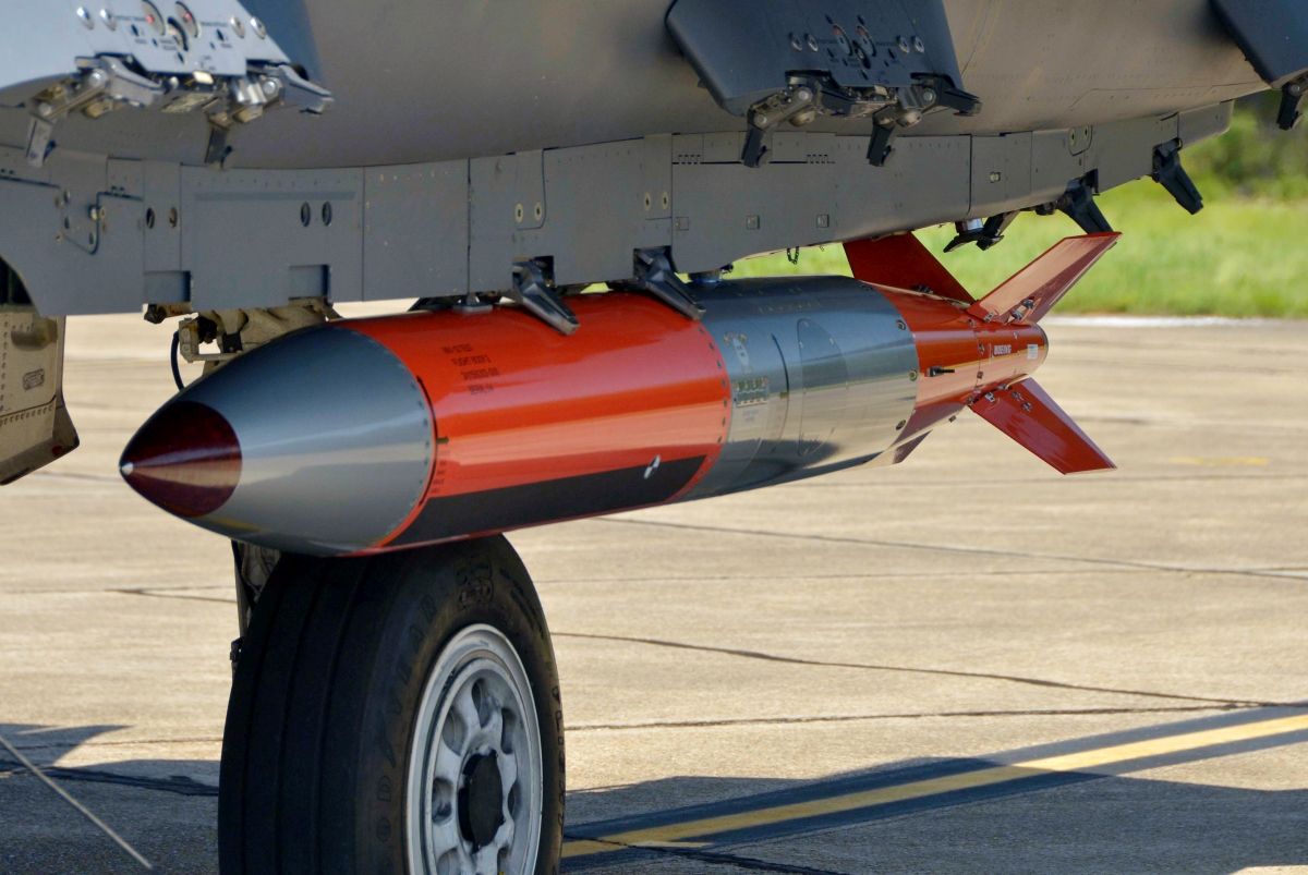Tactical Nuclear Bombs on F-16s Will Lack Precision 