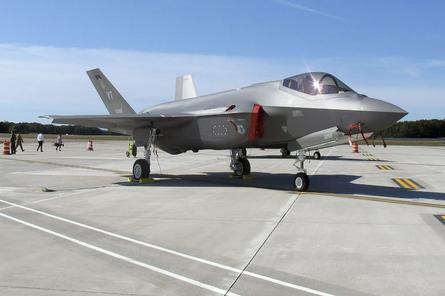 Swiss signs $5.5 B deal to purchase F-35 fighters