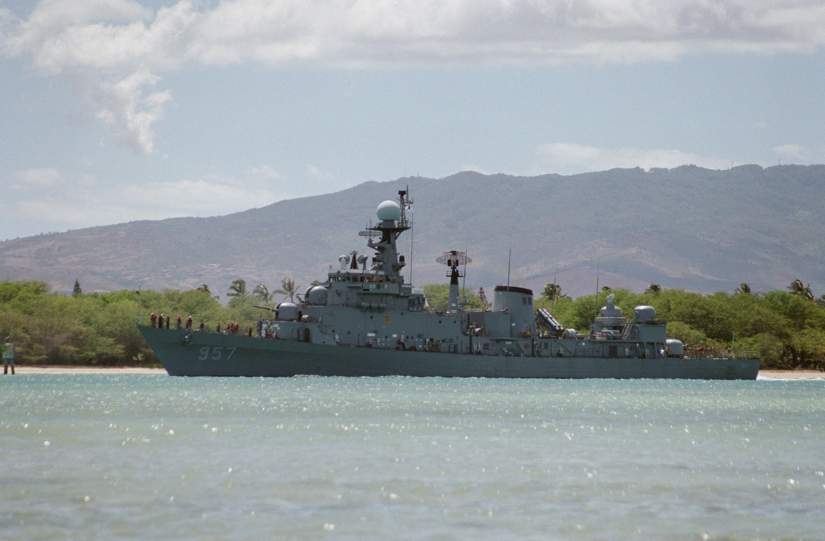 ROKN Decommissions Six Vessels
