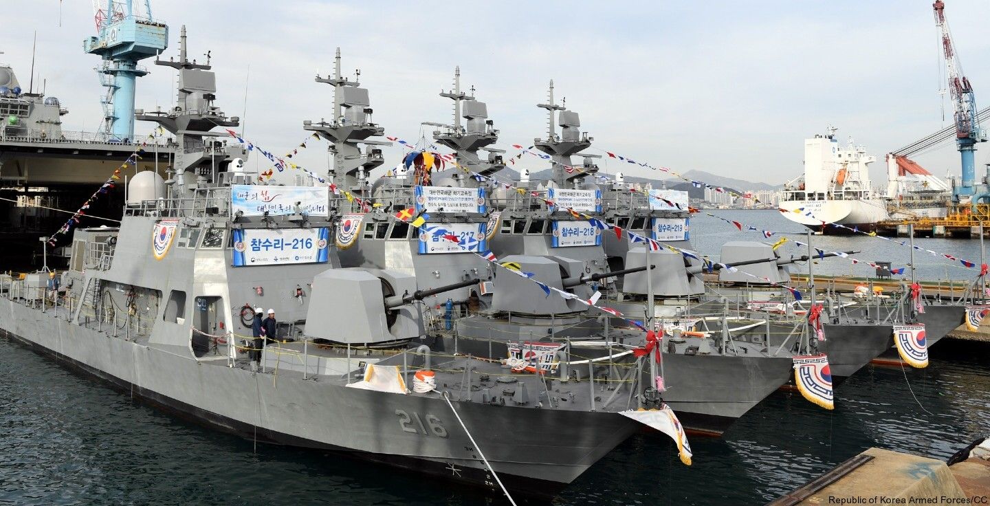 ROKN Decommissions Six Vessels