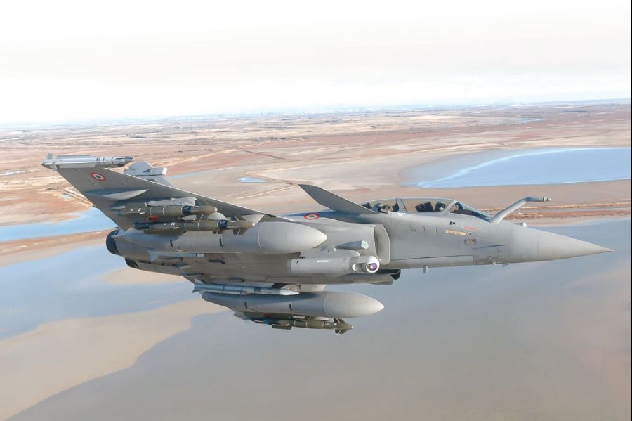 French Air and Space Force takes delivery of its first upgraded Rafale F4 fighter-bomber