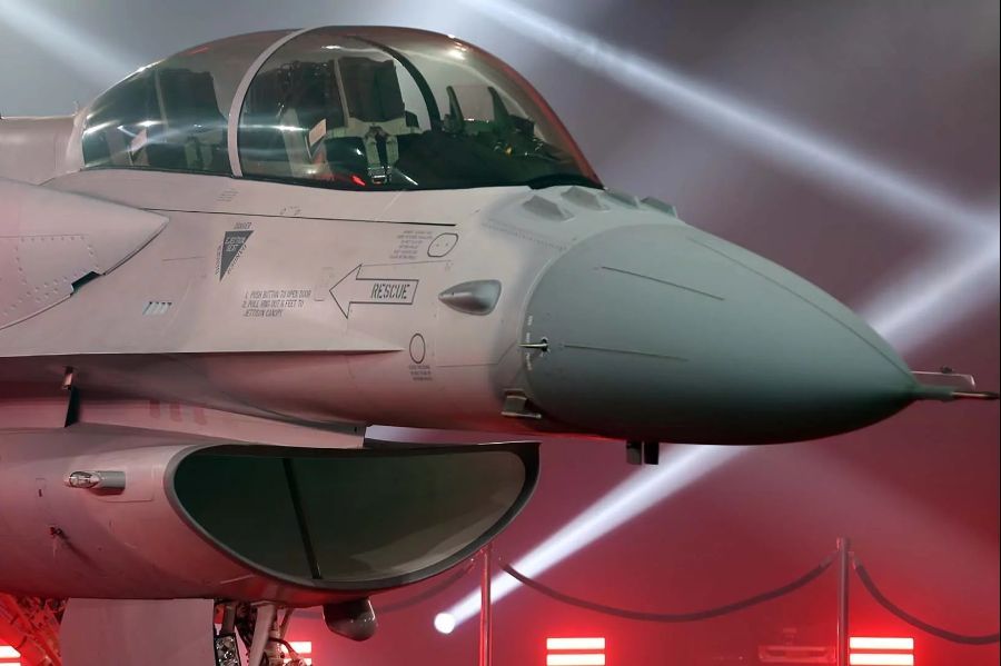 Lockheed Martin Unveils Bahrain's F-16 Viper