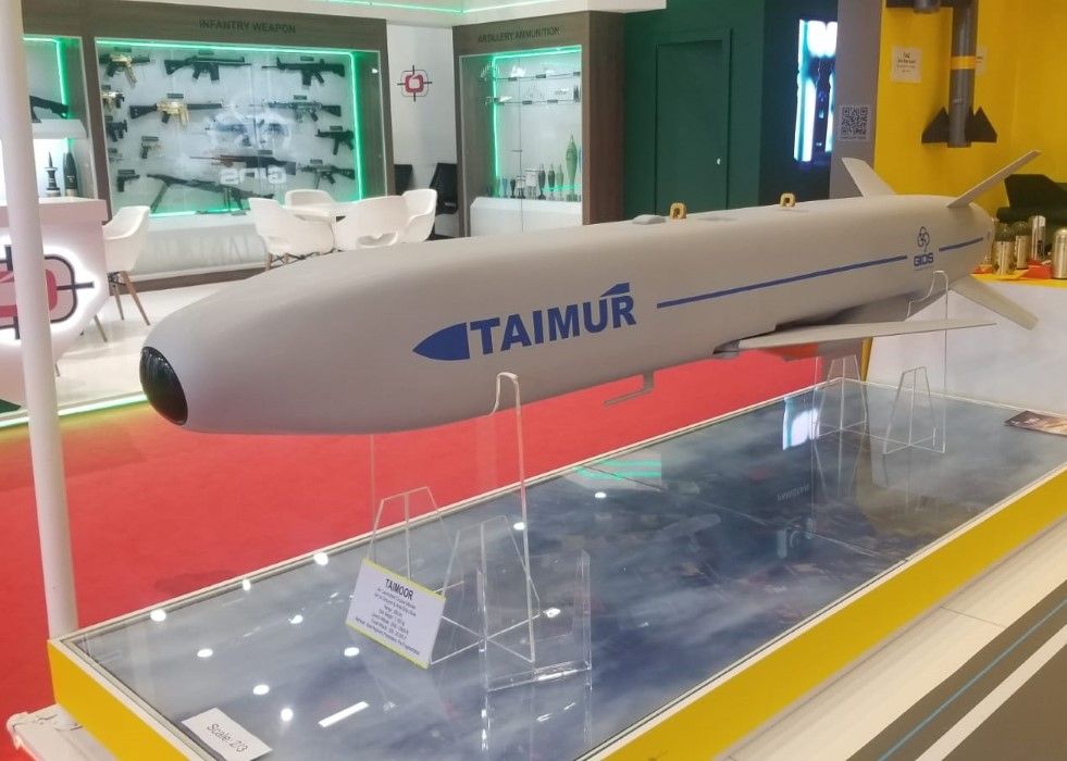 GIDS Exhibits Airborne Stand-Off Missile Taimur