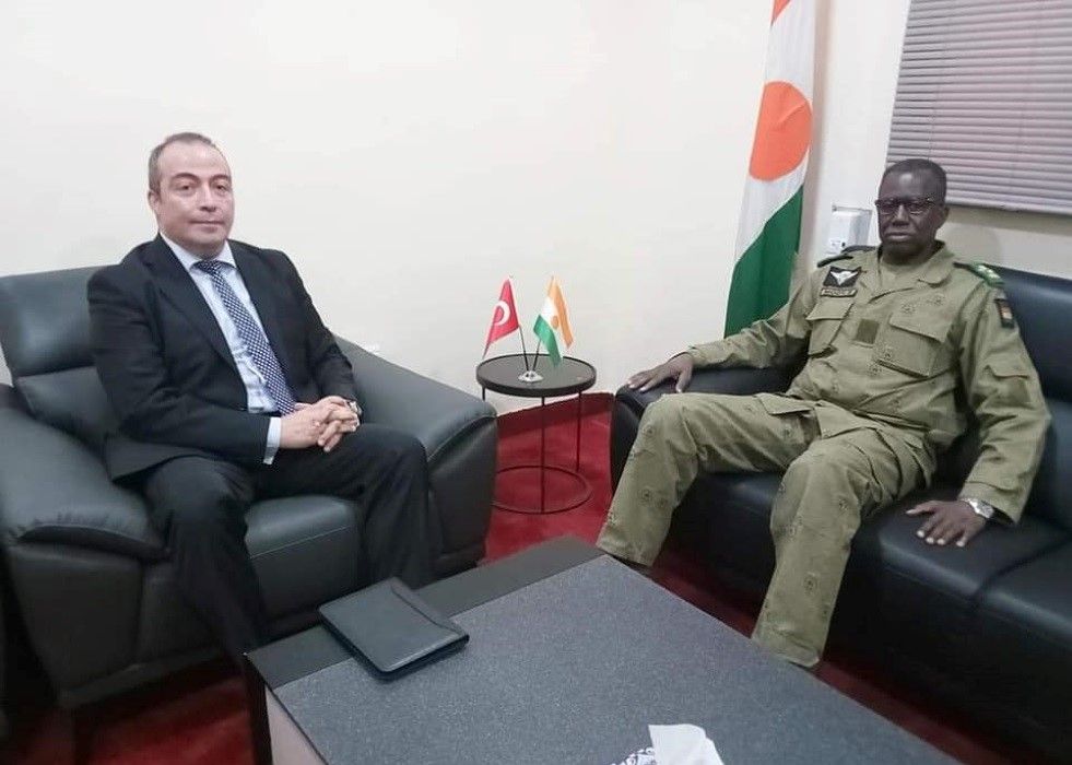 Turkiye’s Ambassador to Niger Visits Defence Minister