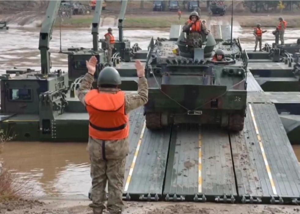 Leopard 2A4T1 MBT and OTTER Cross River at Exercise
