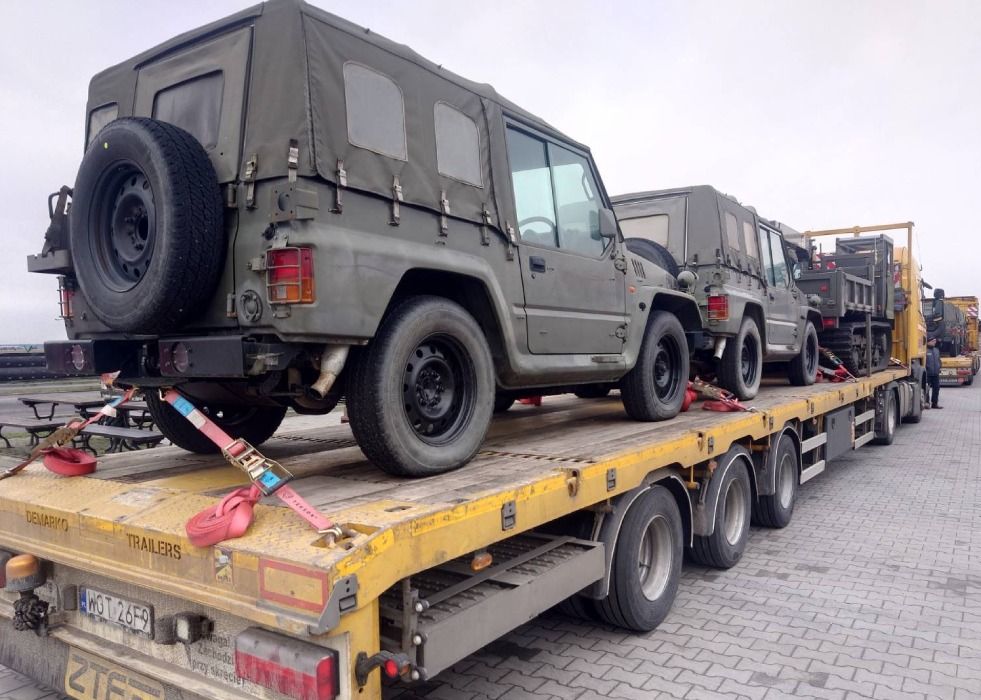 Japan Delivers 4x4 and Tracked Vehicles to Ukraine