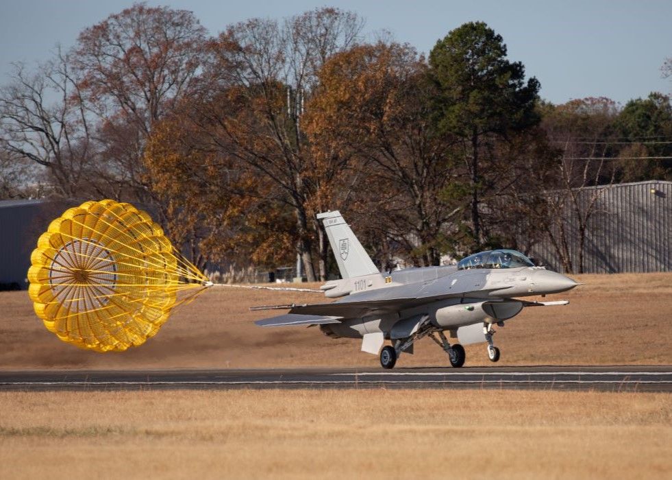 LM Delivers the First two F-16 Block 70 hets to Slovakia