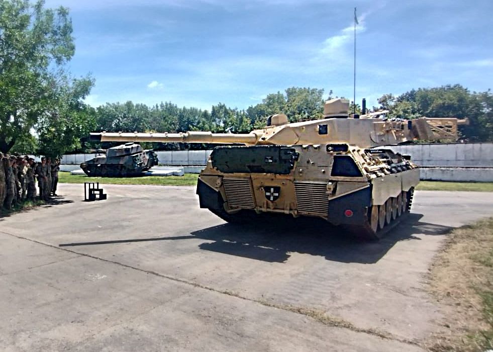 Argentinian Personnel Trains With Modernised TAM 2C Tanks