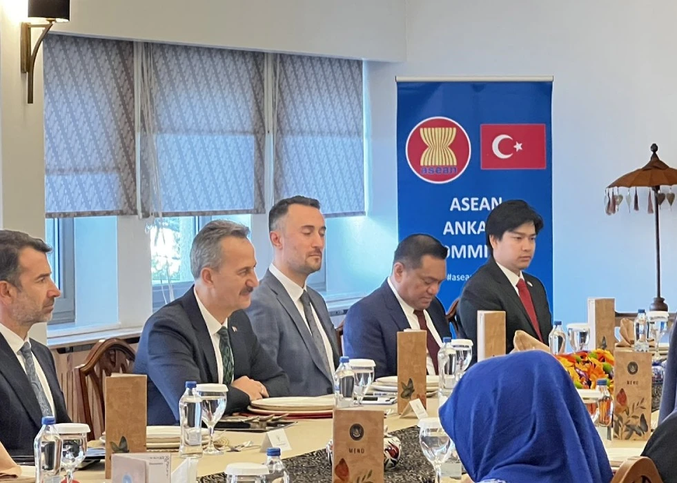 ASEAN Ambassadors Hold Meeting with SSB